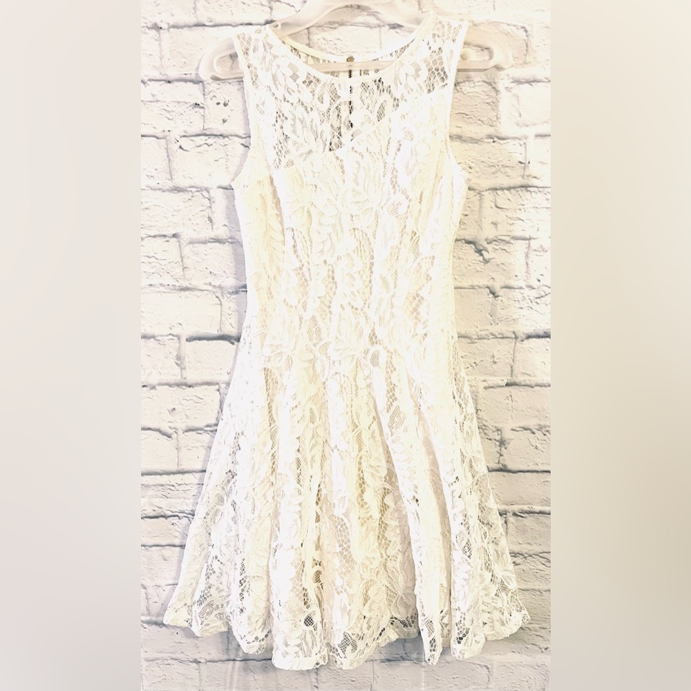 Gabby Style Off White Floral Lace Dress Size 6